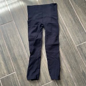 Spanx leggings used with zippers on the side